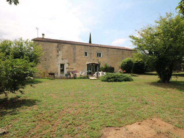 Propriété de caractère, salle événementiel et terrain de loisirs 5 ha
