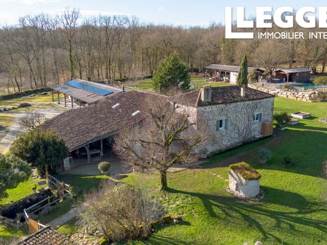 Propriété de caractère 220 m² avec chalets, boxes à chevaux et 7 hectares – environnement d’exception