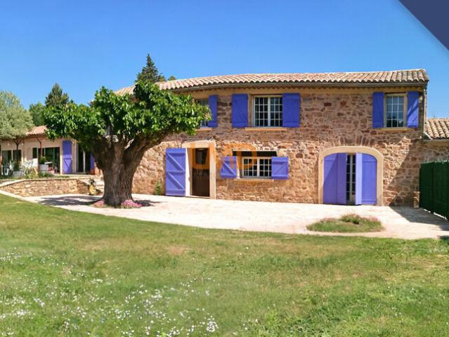 La Motte – Domaine en pierre de 470 m² au cœur des vignes avec p
