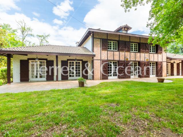 PROPRIETE DE CARACTERE, 9HA, PROCHE CENTRE DE LEON