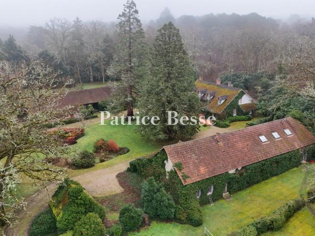 Propriété de chasse en Sologne de près de 115 ha avec étangs. 780m² Salbris
