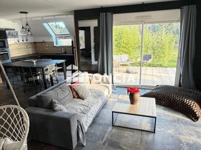 Propriété de charme au cœur d’un parc boisé d'environ 4 000 m²
