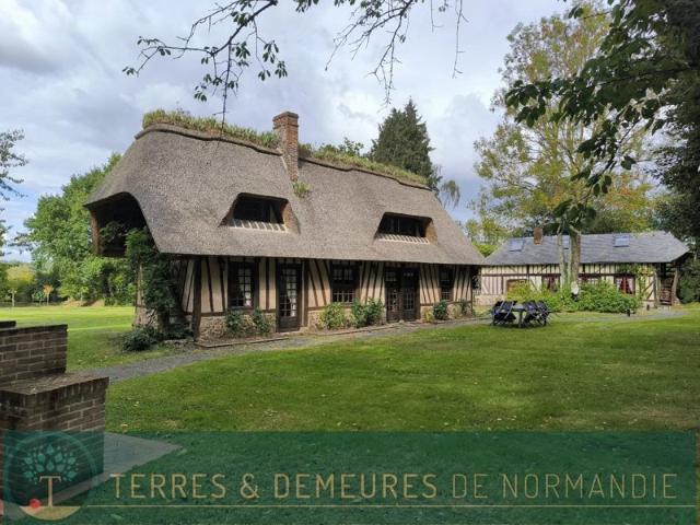 Propriété de charme au cœur de la Normandie comprenant 3 maisons proche Beuzeville 27210 sur un terrain de plus de 7600m²