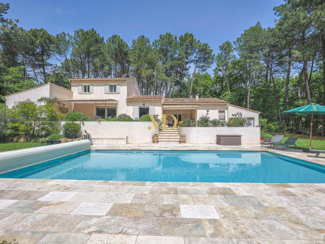 Propriété de charme au cœur de la nature à Roussillon 220m² Roussillon