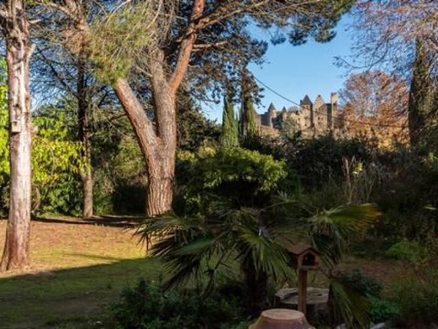 Propriété de charme au pied de la Cité médiavale