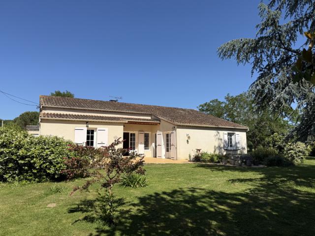 Propriété de charme avec 10 hectares, dépendances et vue dom