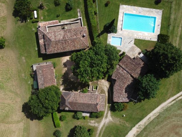 Propriété de charme avec 6 gîtes au coeur du Périgord: un h. 800m² Saint Amand de Belvès