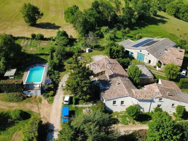 Propriété de charme avec gîte, piscine et dépendances sur 9000 m