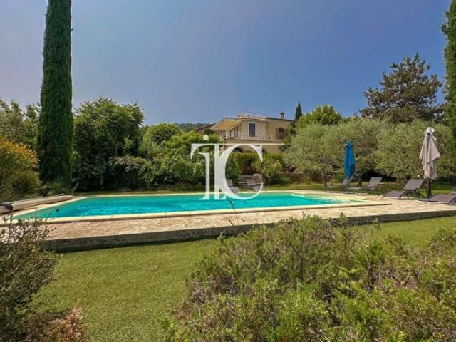 PROPRIETE DE CHARME AVEC GITES ET PISCINE SUR 2930 M² DE TERRAIN PAYSAGE