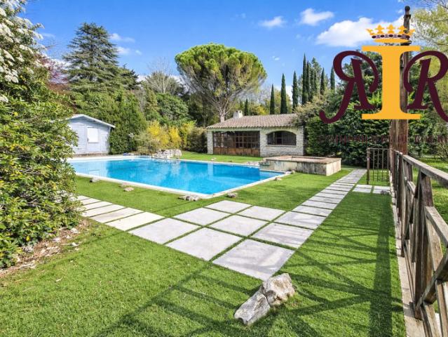 PROPRIETE DE CHARME AVEC DEPENDANCE ET PISCINE