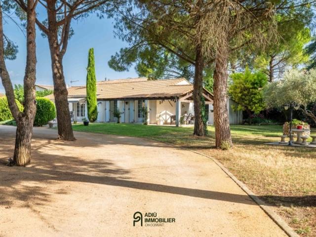 Propriété de charme avec dépendances, au calme absolu, sur un magnifique terrain paysager de 2 000 m²