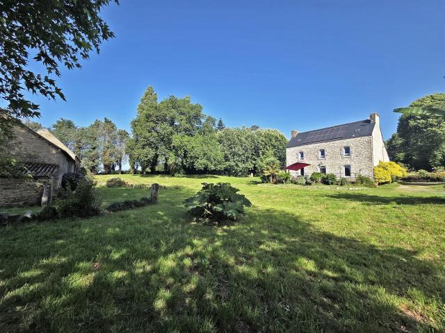 Propriété de charme avec dépendances et hectares à Melgven 153m² Melgven