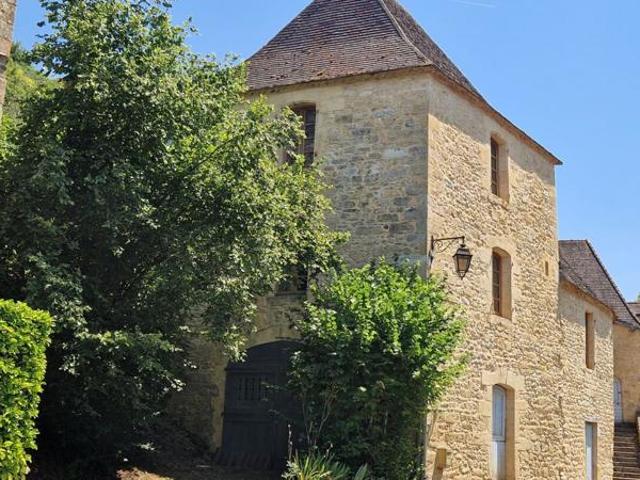 Propriété de charme avec dépendances, piscine et jardin dans un