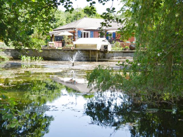 PROPRIÉTÉ DE CHARME AVEC ÉTANG PRIVÉ, PISCINE ET 4 300 m2 DE