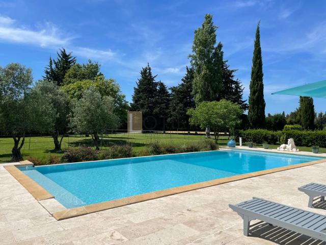 Propriété de charme avec installations équestres 220 m2 sur. 220m² Beaucaire