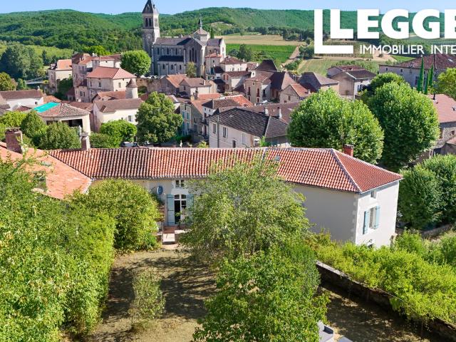 Propriété de charme avec Maison de Maître, gîte indépendant, piscine et jardins en terrasses au cœur d'Albas