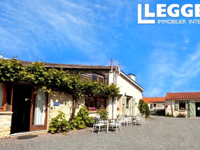 Propriété de charme avec maison principale, gîtes, piscine et jacuzzi aux portes de La Rochelle
