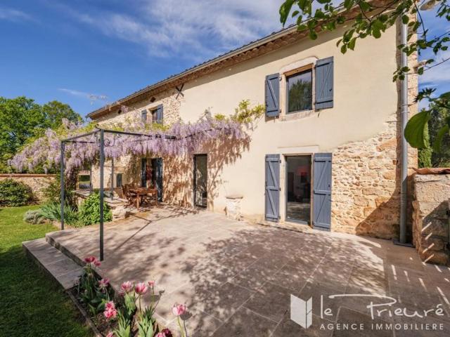 Propriété de charme avec maison rénovée, deux gîtes, piscine et environnement naturel préservé à 15 minutes d'Albi