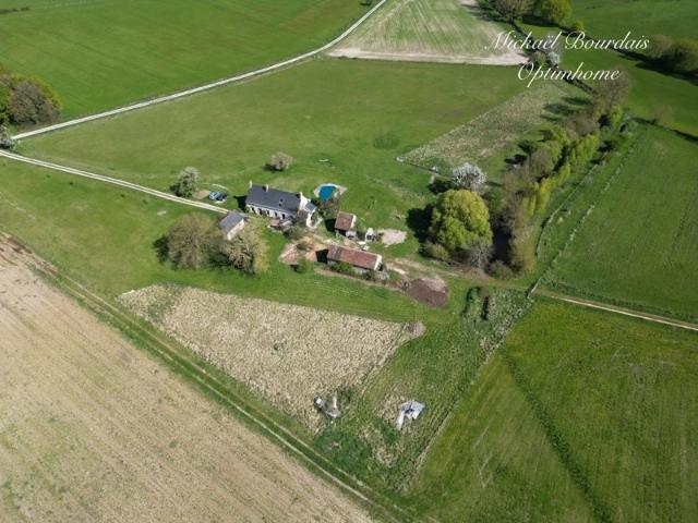 Propriété de charme avec potentiel gîte et équestre – 4,1 he. 232m² Courcelles de Touraine
