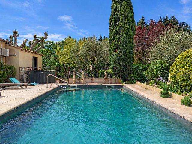 Propriété de charme avec parc de 5000 m² et piscine