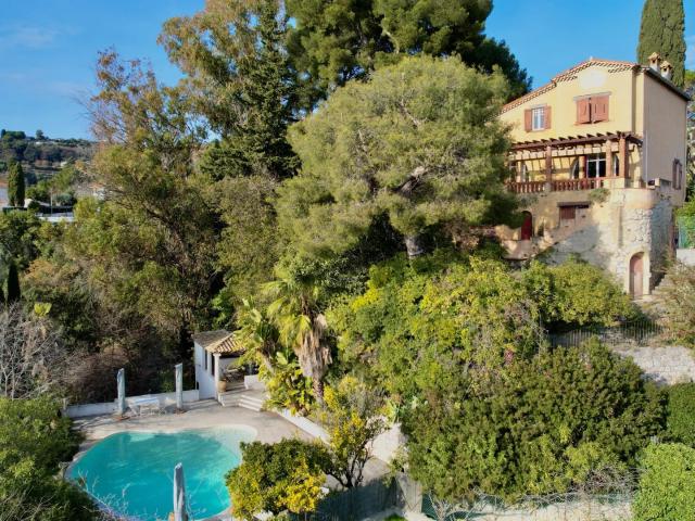 Propriété de charme avec piscine, vue mer et possibilités d’extension – Secteur Gairaut