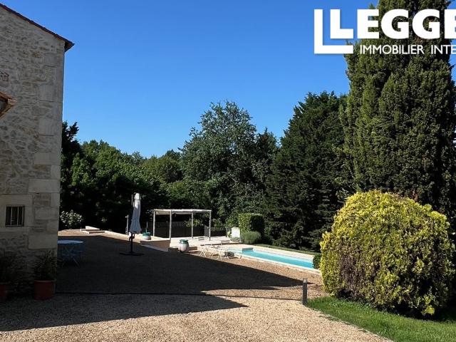 Propriété de Charme avec piscine au cœur d’un parc arboré de 1.6ha