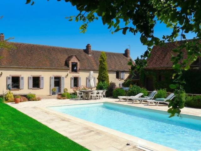 Propriété avec piscine et dépendance MORTAGNE AU PERCHE