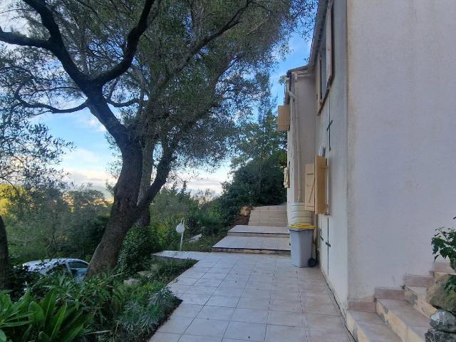 Propriété de charme avec terrain de 4 045 m² et vue panoramique