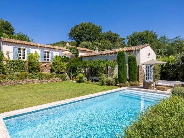 Propriété de charme avec vue panoramique sur les vignes Gr. 220m² Grimaud