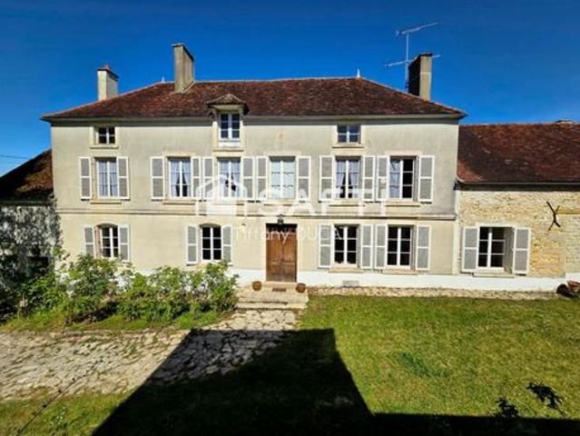 Propriété de charme à la campagne avec dépendances et terrain arboré