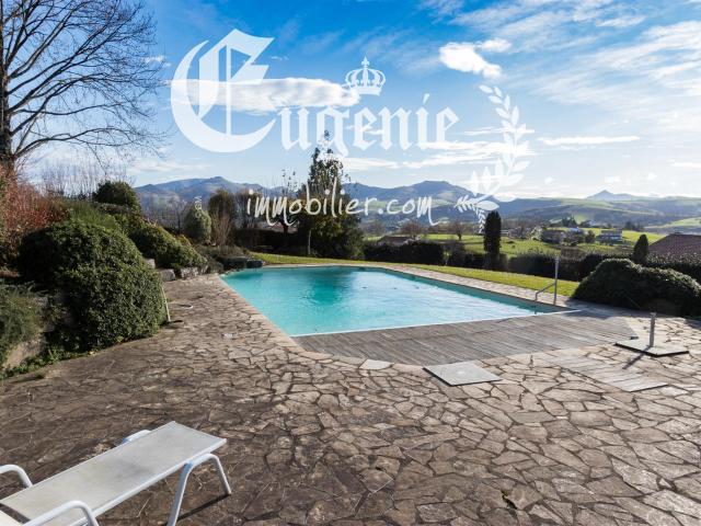 Propriété de Charme de 266M² Parc 4900M²+Piscine et Vue Pano. 266m² Souraïde