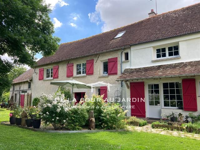 Propriété de charme en Brie: authentique longère et jardin d'exception