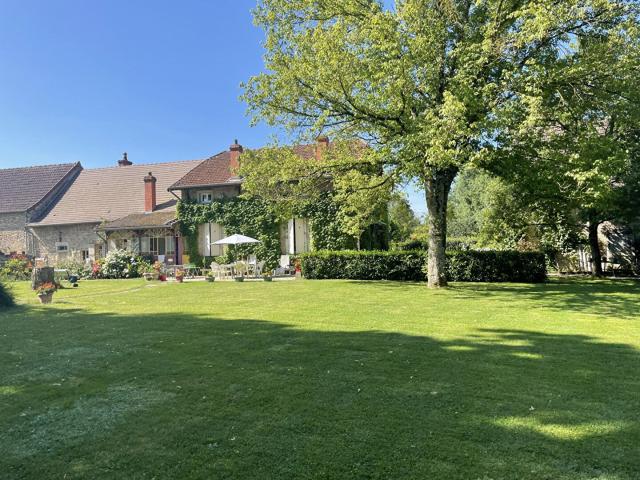 Propriété de charme en pierre,193 m² habitables avec dépend. 193m² Lalheue
