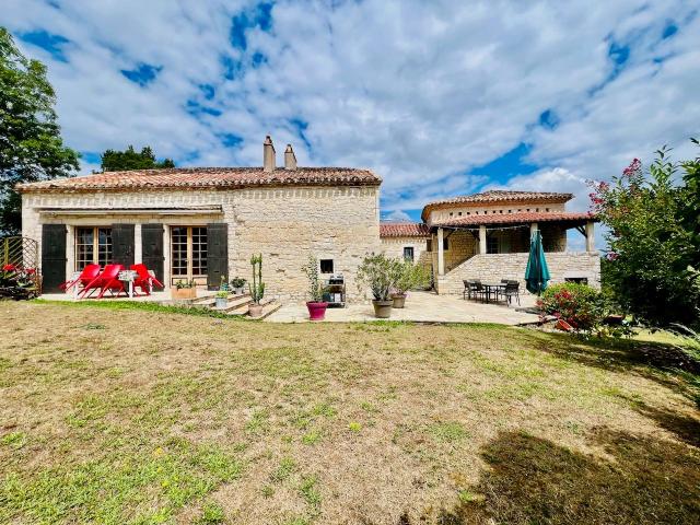 Propriété de charme en pierre avec gîte, piscine et vue domi. 267m² Tournon D'agenais