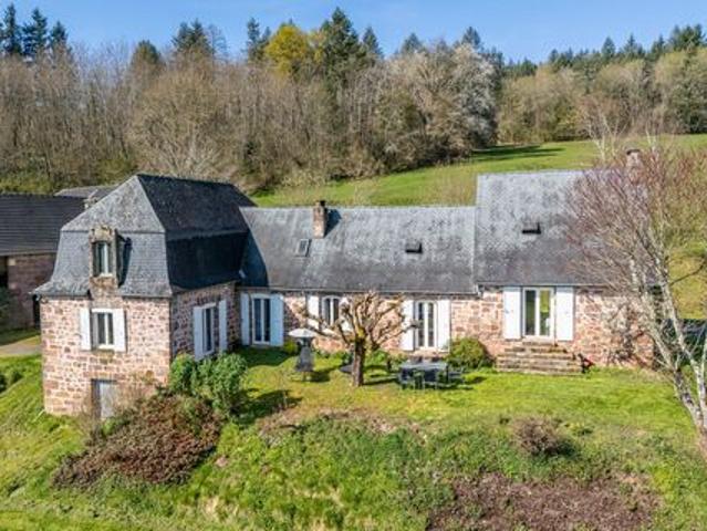 Propriété de charme en pierre  Cadre bucolique d'exception avec vue dominante