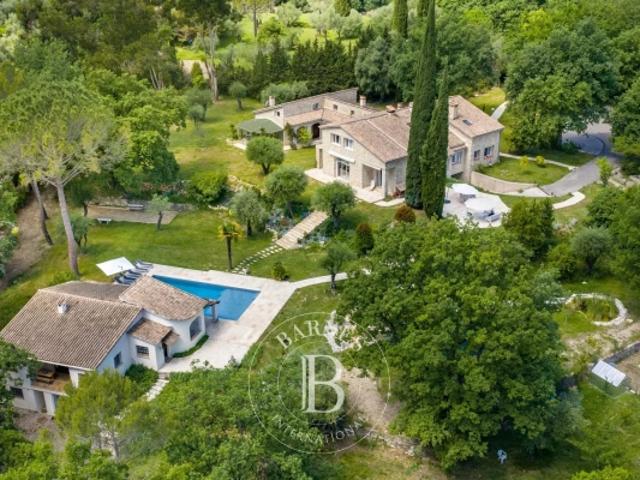Propriété de charme en pierres avec vue collines et village – Le Bar Sur Loup