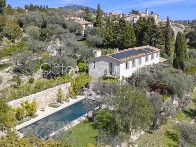 Propriété de charme entièrement rénovée avec vue mer panoram. 250m² Châteauneuf Grasse