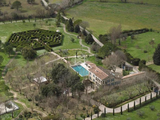 Propriété de charme profitant d'un parc de 10 hectares 677m² Fayence