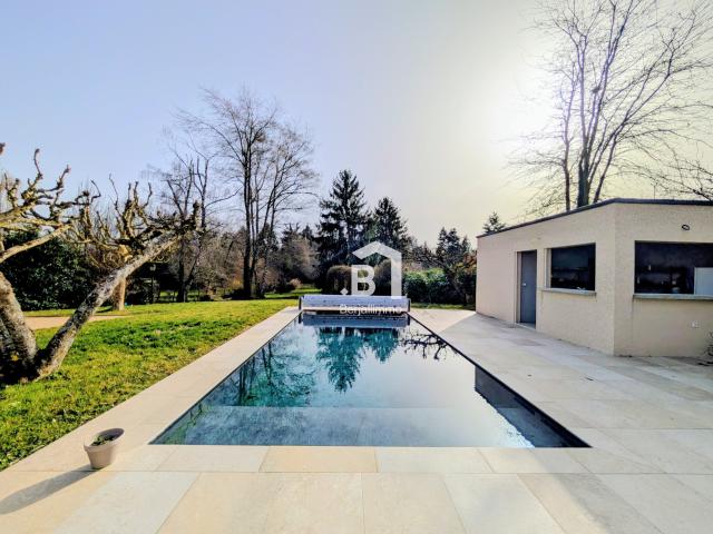 PROPRIÉTÉ DE CHARME RÉNOVÉE 235 m2 PARC ARBORÉ 4 900 m2 PISCINE UN BIEN AUX MULTIPLES POSSIBILITÉS