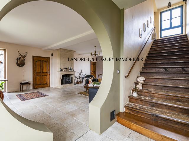 Propriété de charme 330m2 avec dépendances et potentiel exceptionnel