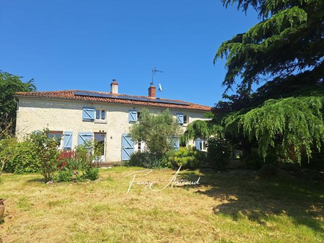 Propriété de charme 5 chambres, Piscine et dépendances sur 8261m²