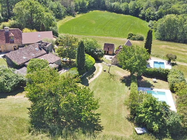 Propriété de gîtes Coly Saint Amand 18 pièce s 403 m2