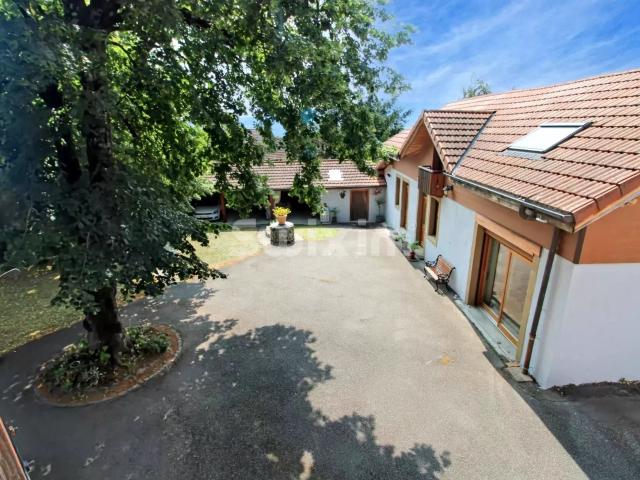 Propriété de deux maisons à vendre à FILLINGES