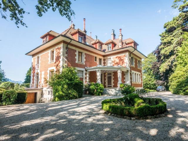 Propriété de maître dans un paysage classé | dreamo. Ch