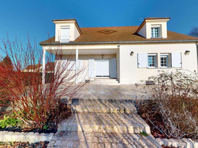 PROPRIÉTÉ DE STANDING 284 m2 de 8 PIÈCES 509 000
