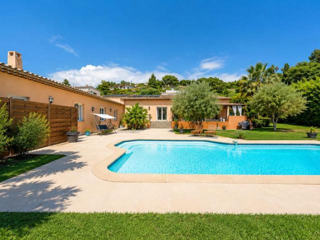 PROPRIETE DE PLAIN PIED A L'ESPRIT VACANCES SUR LA COTE D'AZ