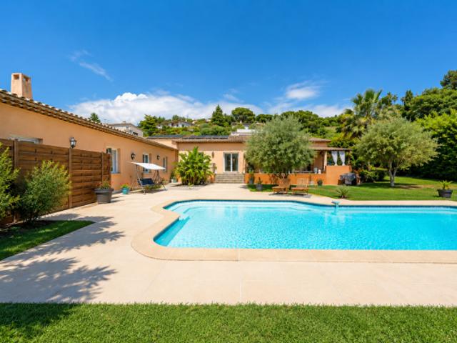 PROPRIETE DE PLAIN PIED A L'ESPRIT VACANCES SUR LA COTE D'AZ
