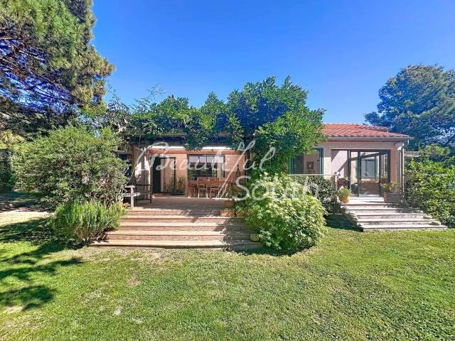 Propriete De Plain Pied Avec Gites, Au Calme, Dans Un Ecrin. 147m² Estoher