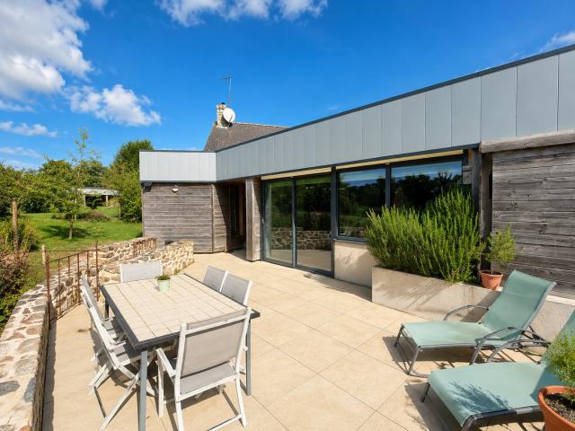 Propriété de presque 2ha avec boxes 132m² Argentré Du Plessis