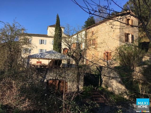Propriété de prestige.16 pièces ' env. 420 m². Domaine de 415m² Saint Martin de Valgalgues